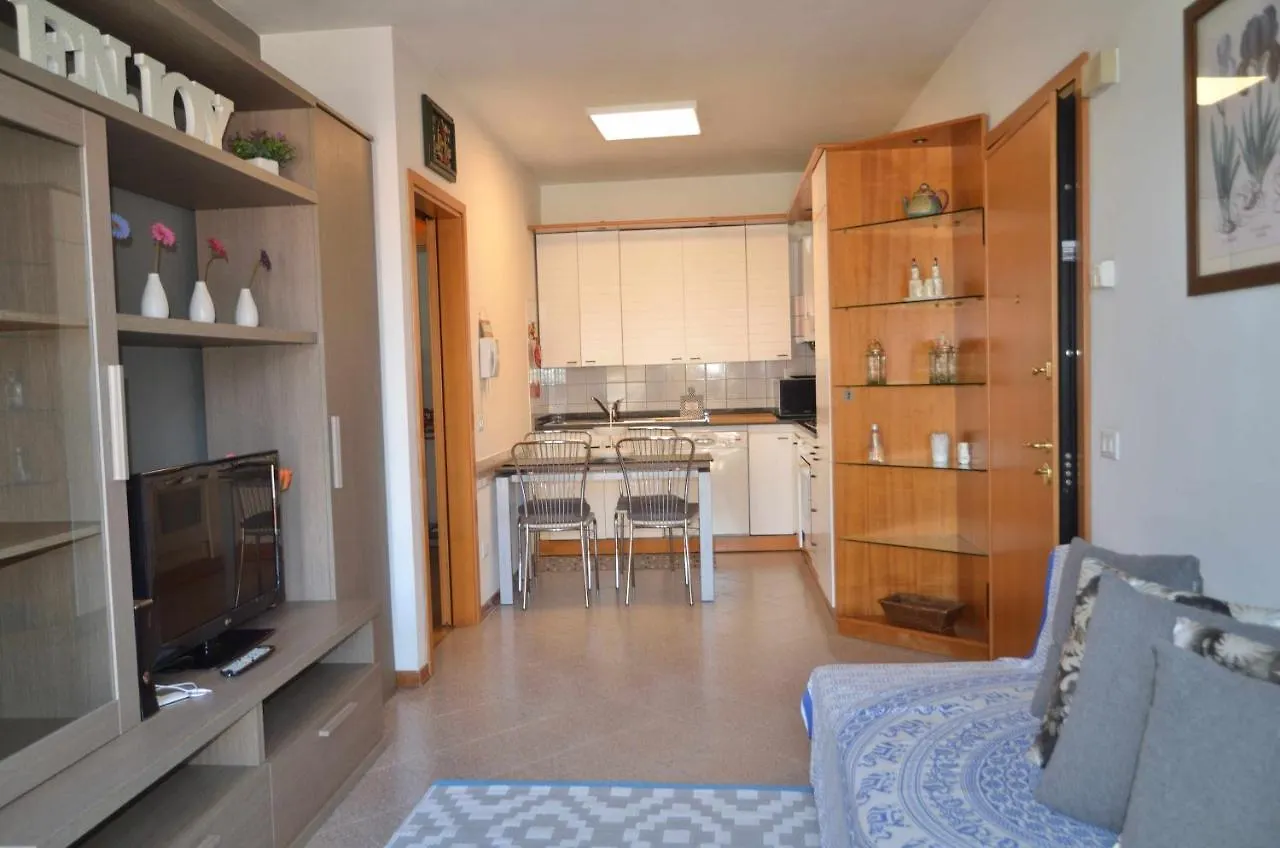 Montello Apartment 노알레