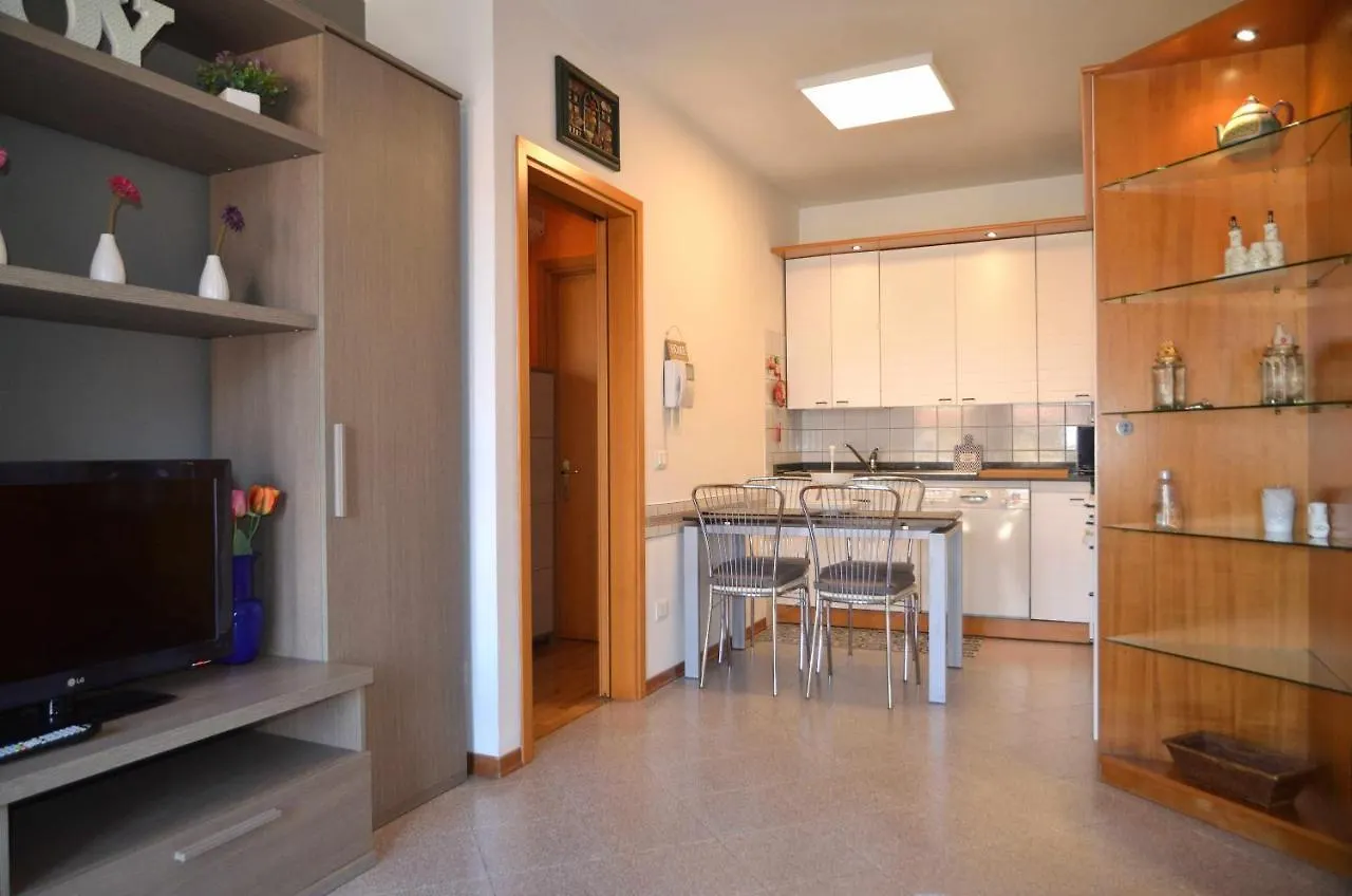 Montello Apartment 노알레